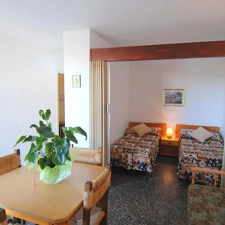 Otel Estudios Zeus Aries Salou